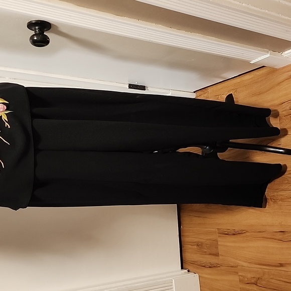 S.L. Fashions 2 piece pant set - Picture 2 of 7